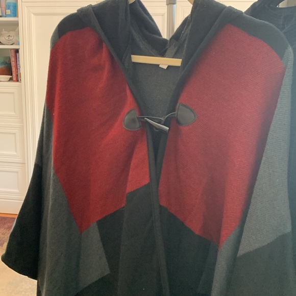 Lane Bryant OSFA soft hooded block color ruana. So cute! Never worn - Picture 10 of 11